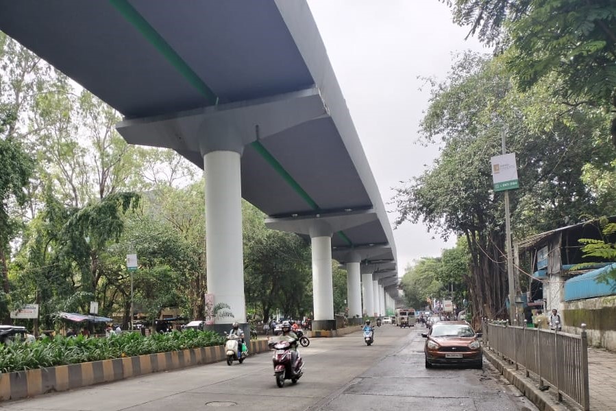 Elevated corridor and supporting piers in Mumbai