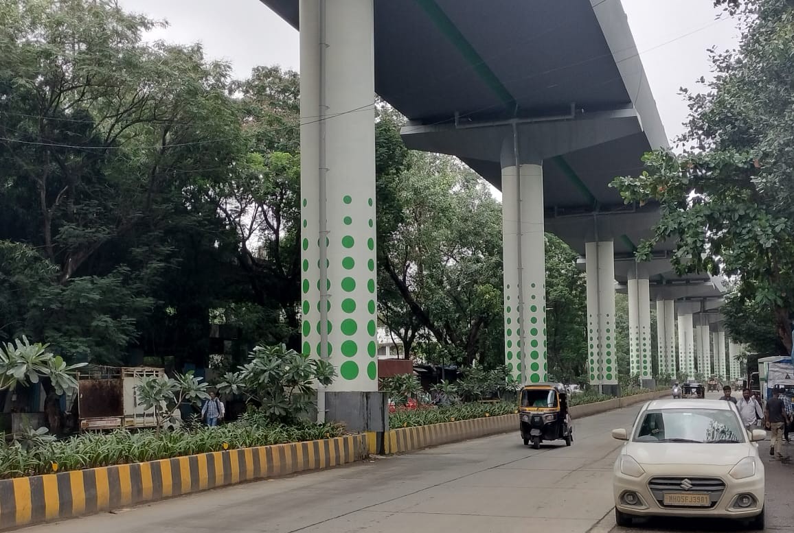 Elevated infrastructure and roadway in Mumbai