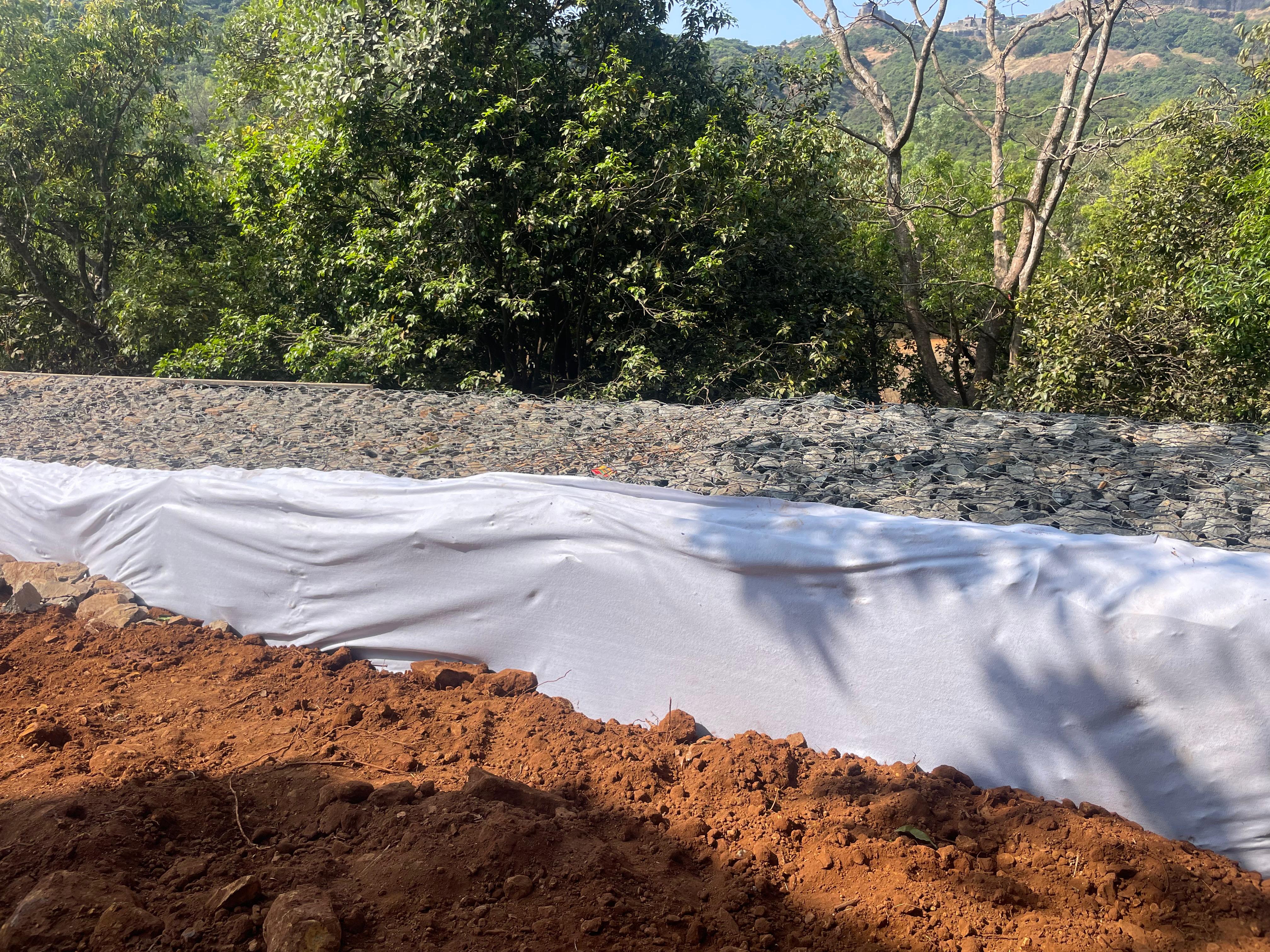 Gabion retaining wall with geotextile works